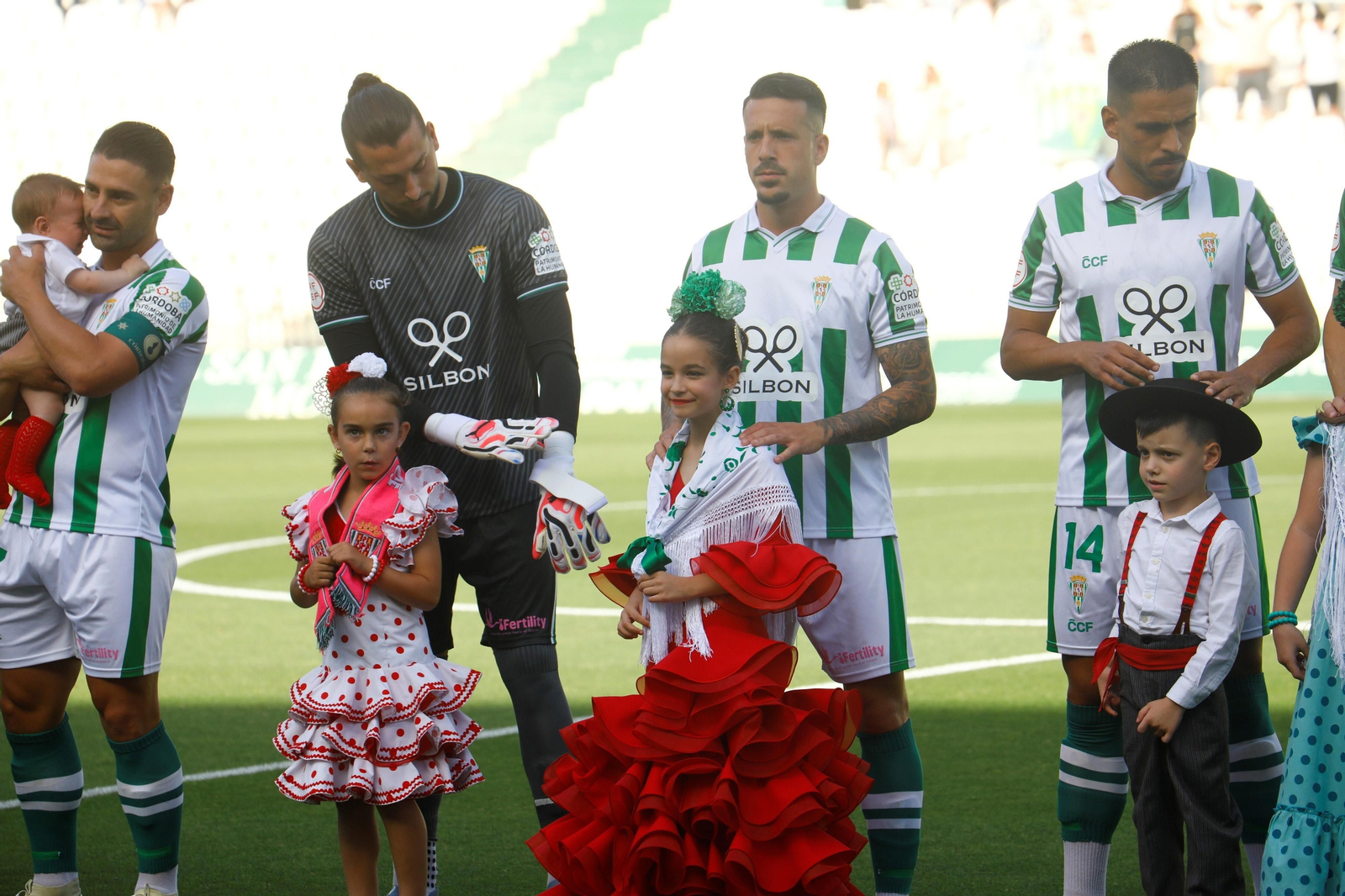 Las mejores fotos del ambiente en El Arcángel para el Córdoba CF - Algeciras