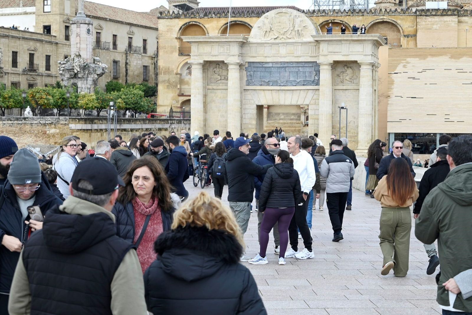 El Puente Romano de Córdoba reabre tras el temporal, en fotos