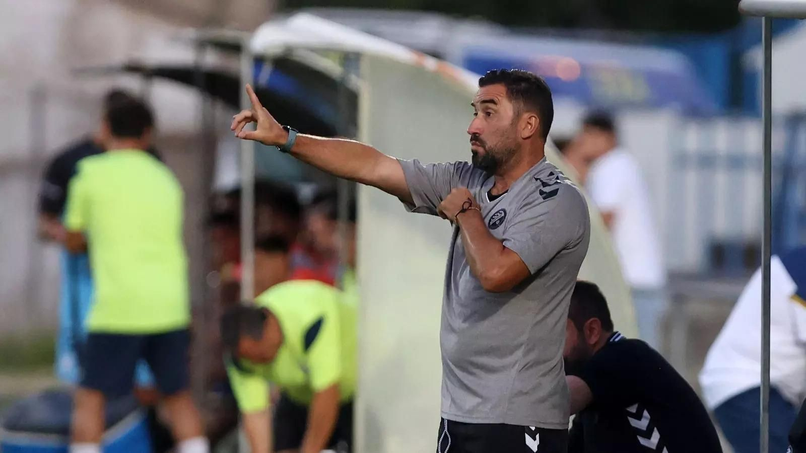 Antonio Fernández regresa a Lepe, que fue su casa durante tres temporadas. Antonio Fernández regresa a Lepe, que fue su casa durante tres temporadas.