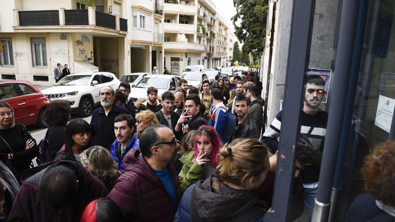 Colas para ver el acto de Adelante Andalucía en Granada
