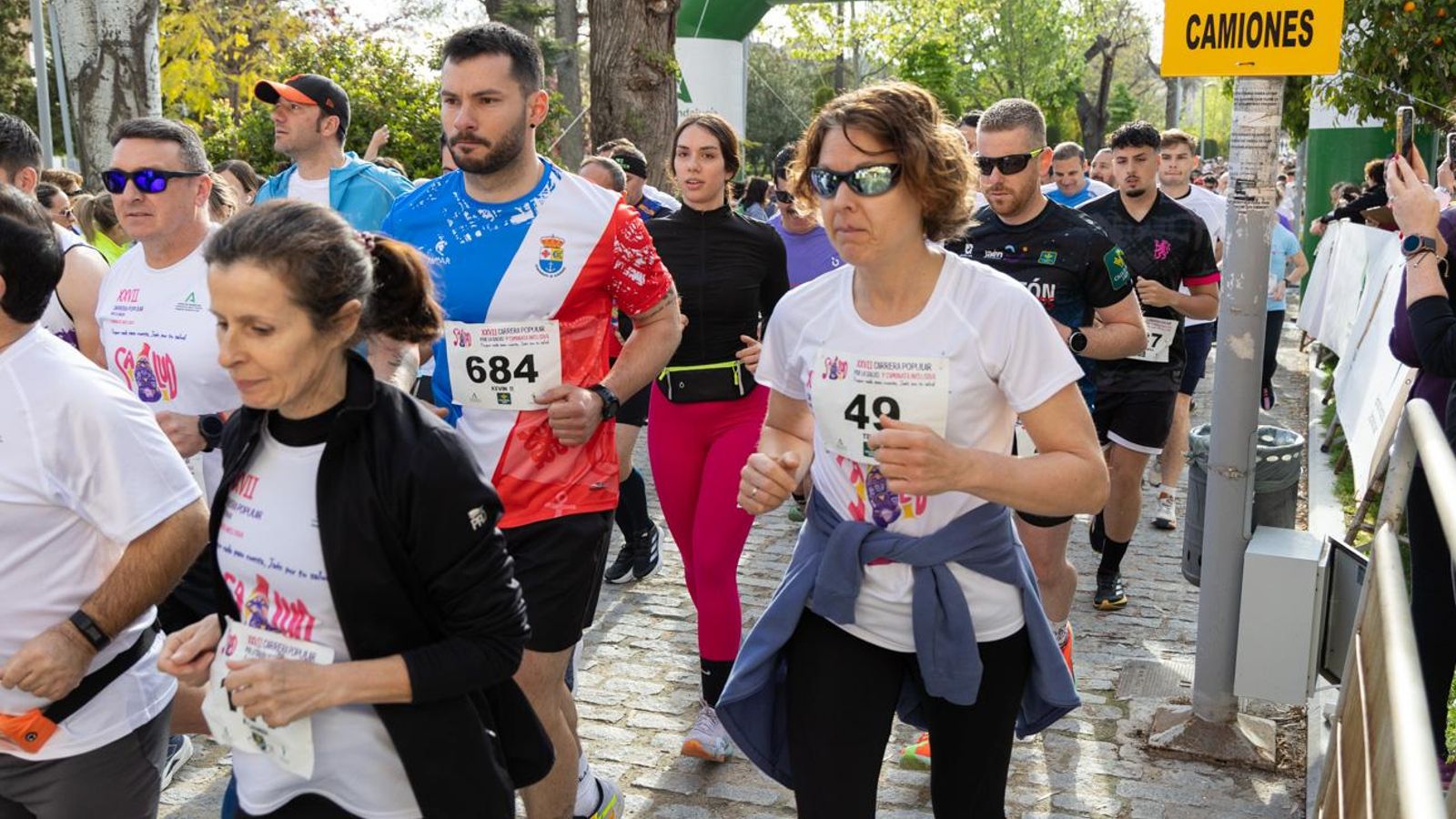 Más de 2.100 participantes corren para promover la salud en Jaén, en imágenes (1)