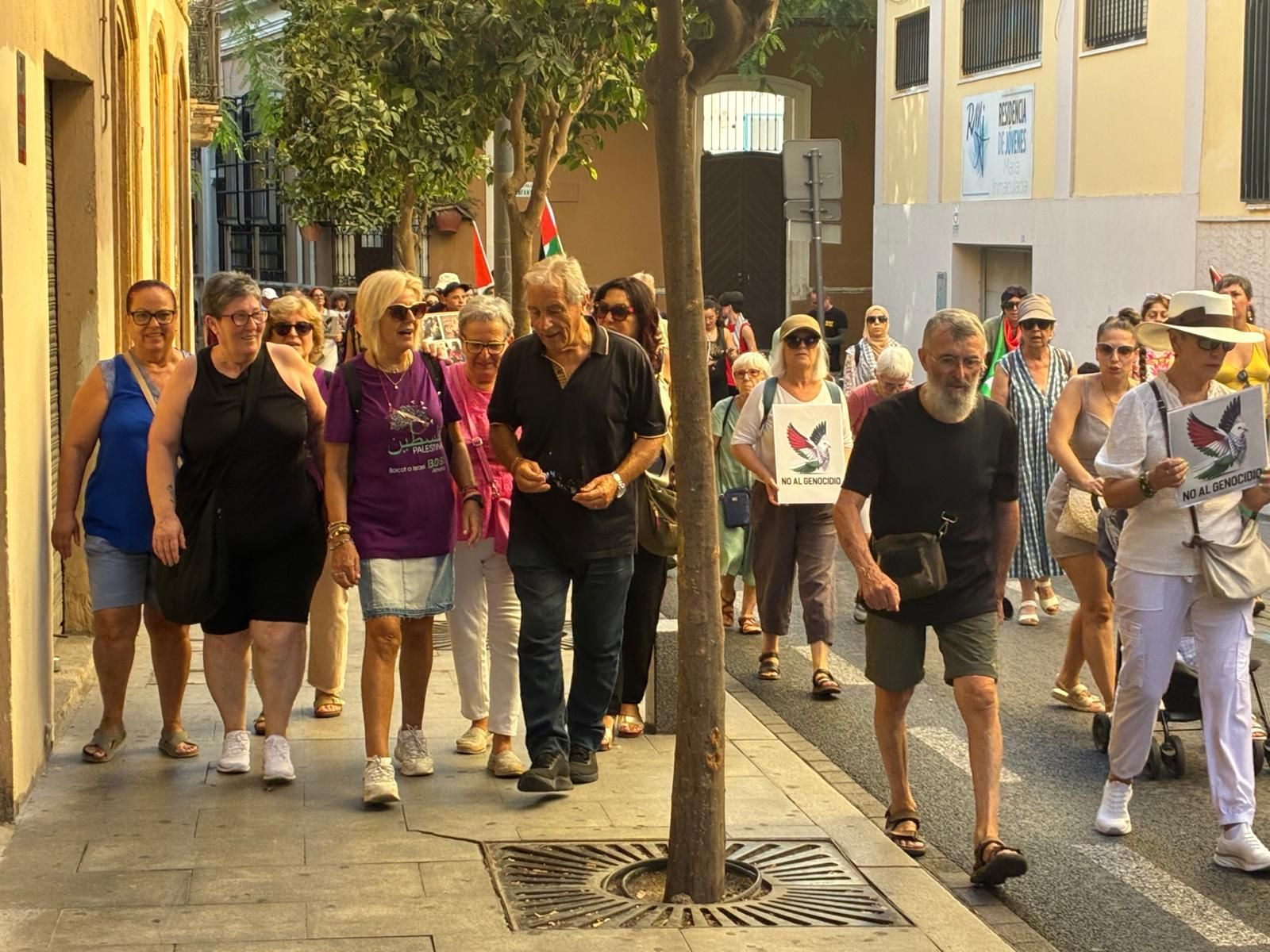 La manifestación de Almería y sus barrios contra el genocidio en Palestina, en imágenes