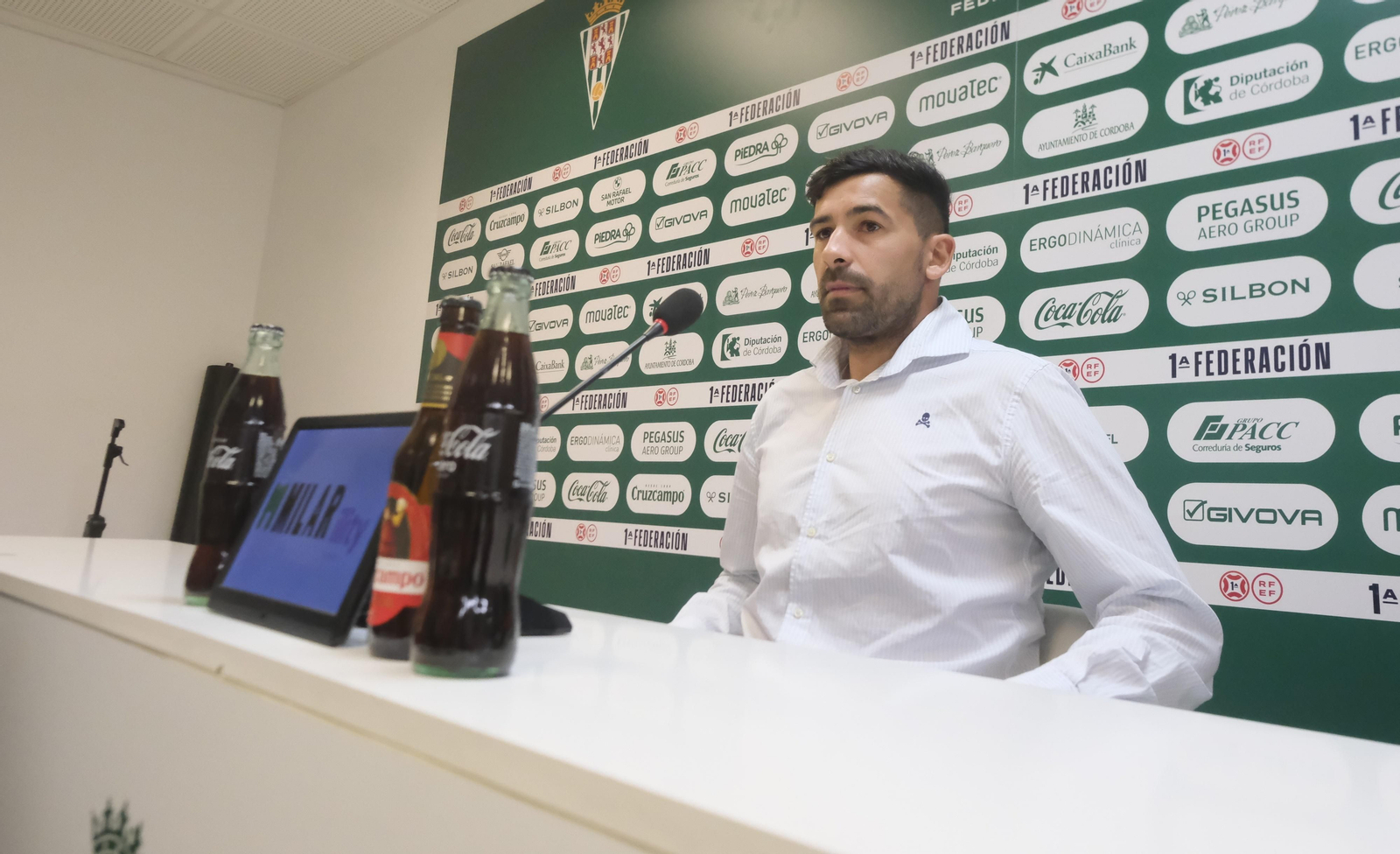 La presentación de Alberto Jiménez en el Córdoba CF, en imágenes
