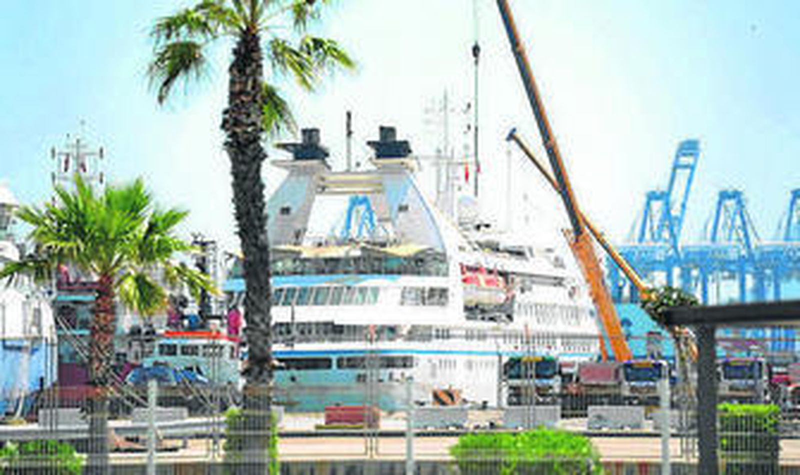 El crucero 'Star Pride', ayer atracado en Algeciras.