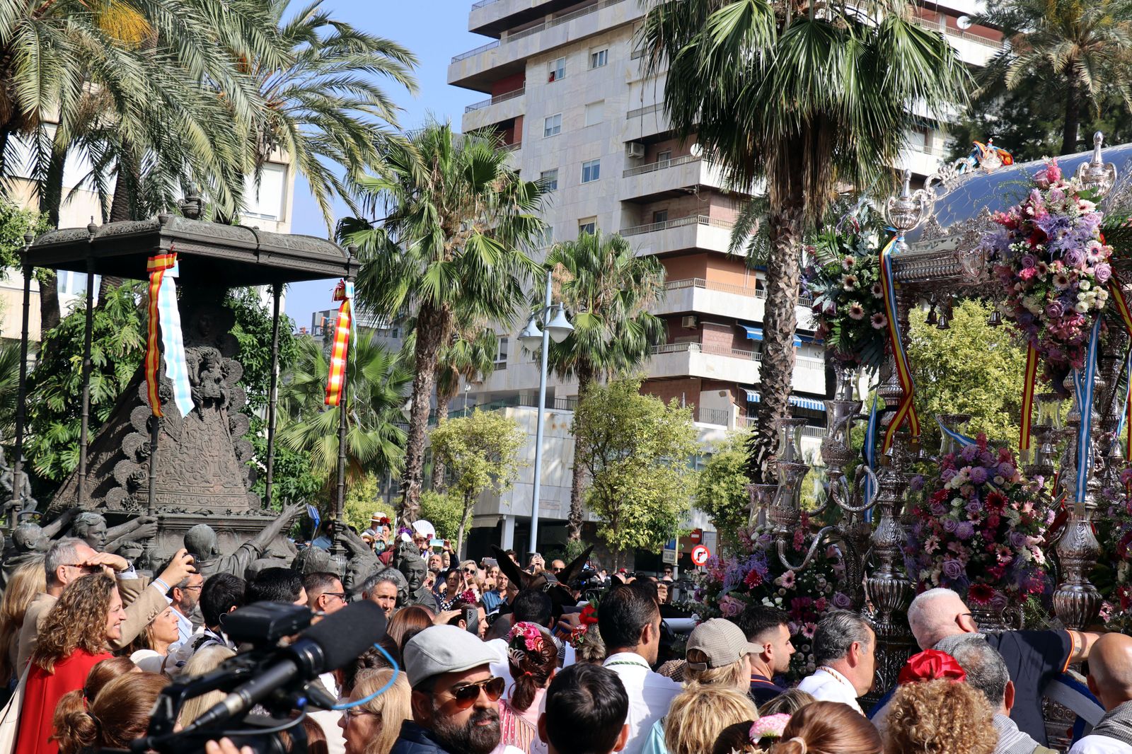 El Rocío 2023: Imágenes de los peregrinos de la Hermandad de Emigrantes