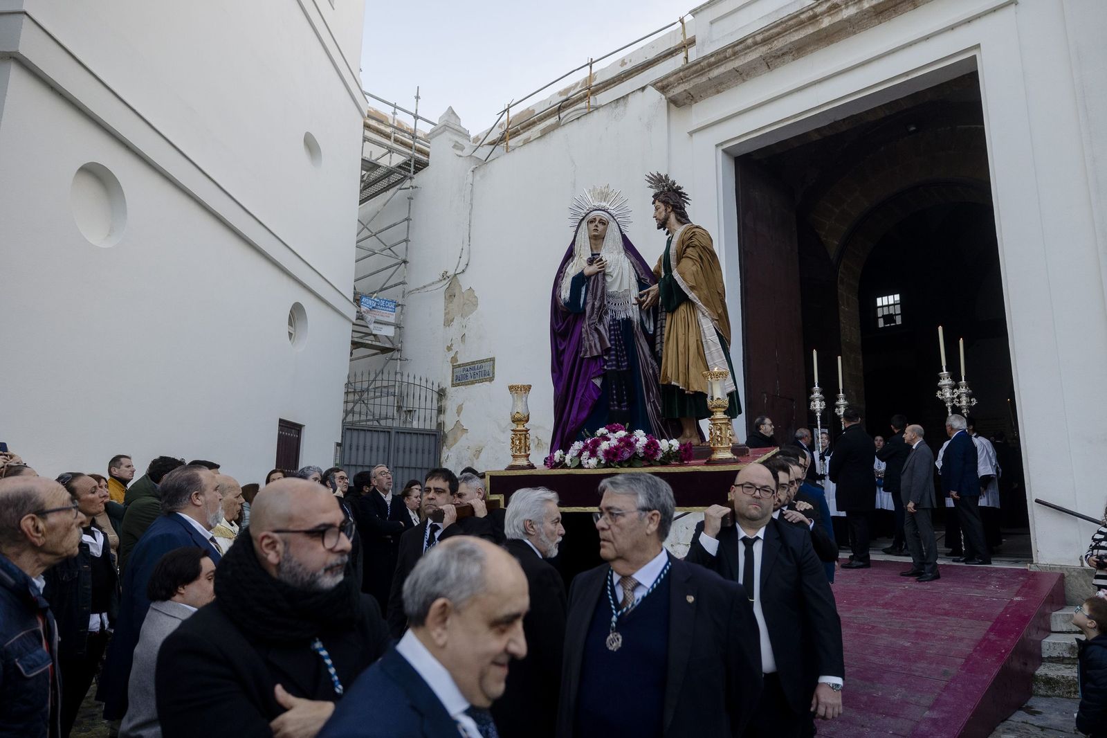 Las imágenes de los traslados de las cofradías de Santa Cruz