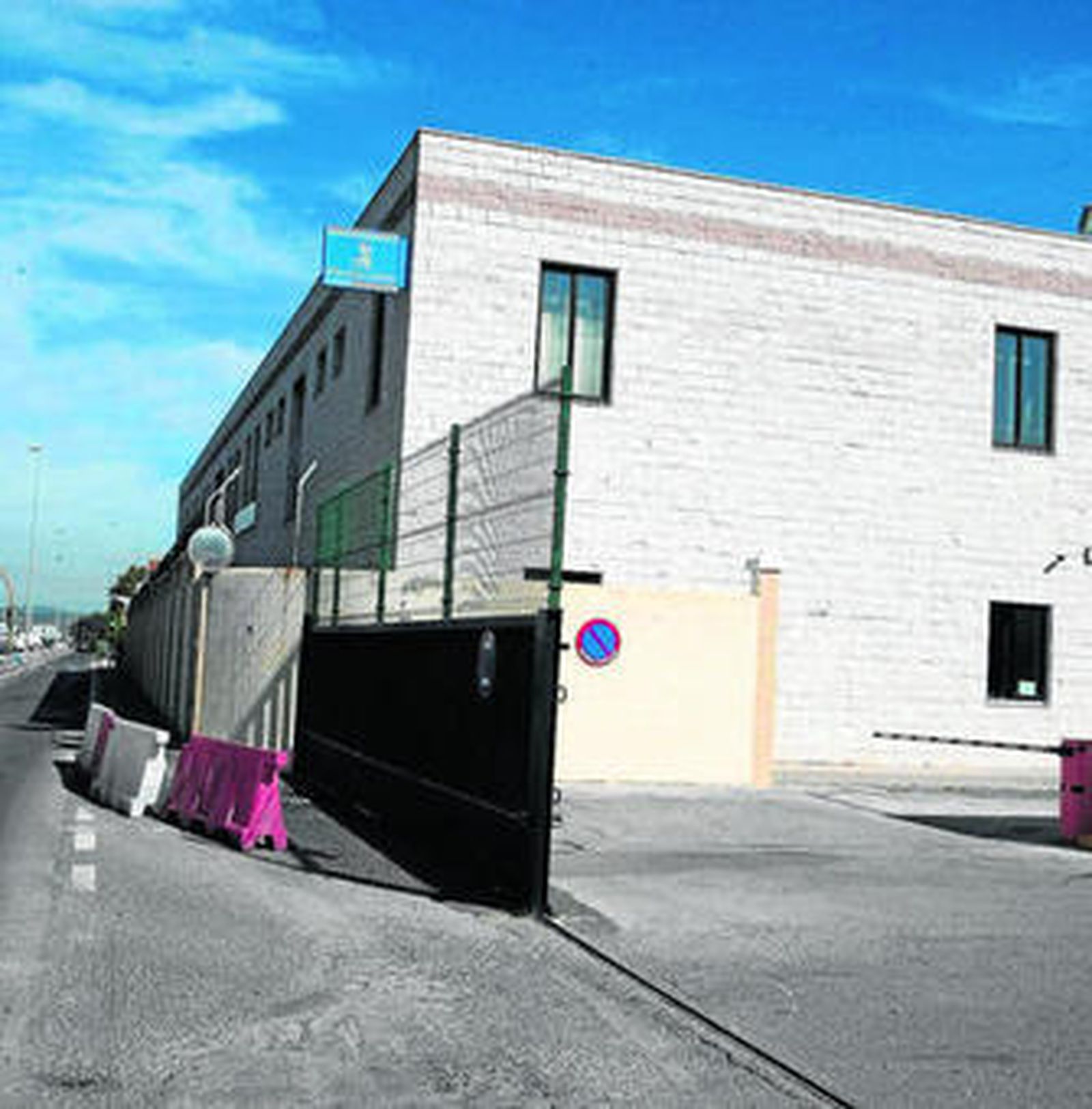 Fotografía de hace unos días de la jefatura de la Policía Local, sede de Espalgeciras.