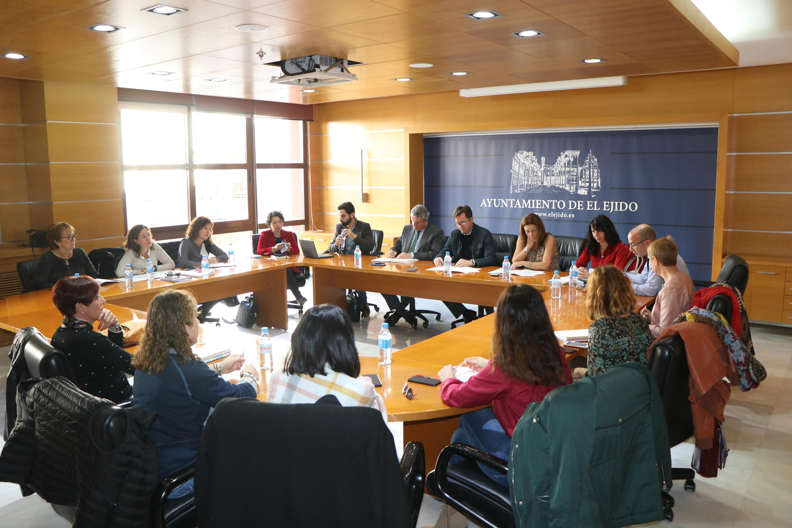 Francisco Góngora presidió la reunión de seguimiento del programa Caixa Proinfancia.