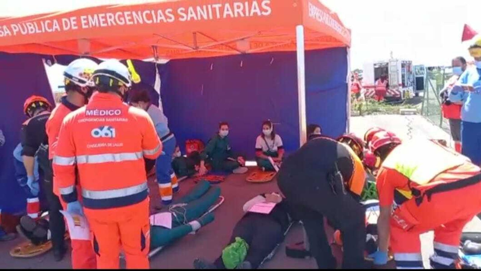 Imágenes del simulacro en el que han participado todas las fuerzas y cuerpos de seguridad y de emergencias de la capital.