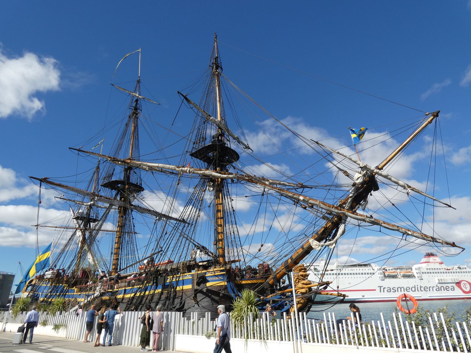 El velero sueco 'Götheborg' atracado en el muelle uno.