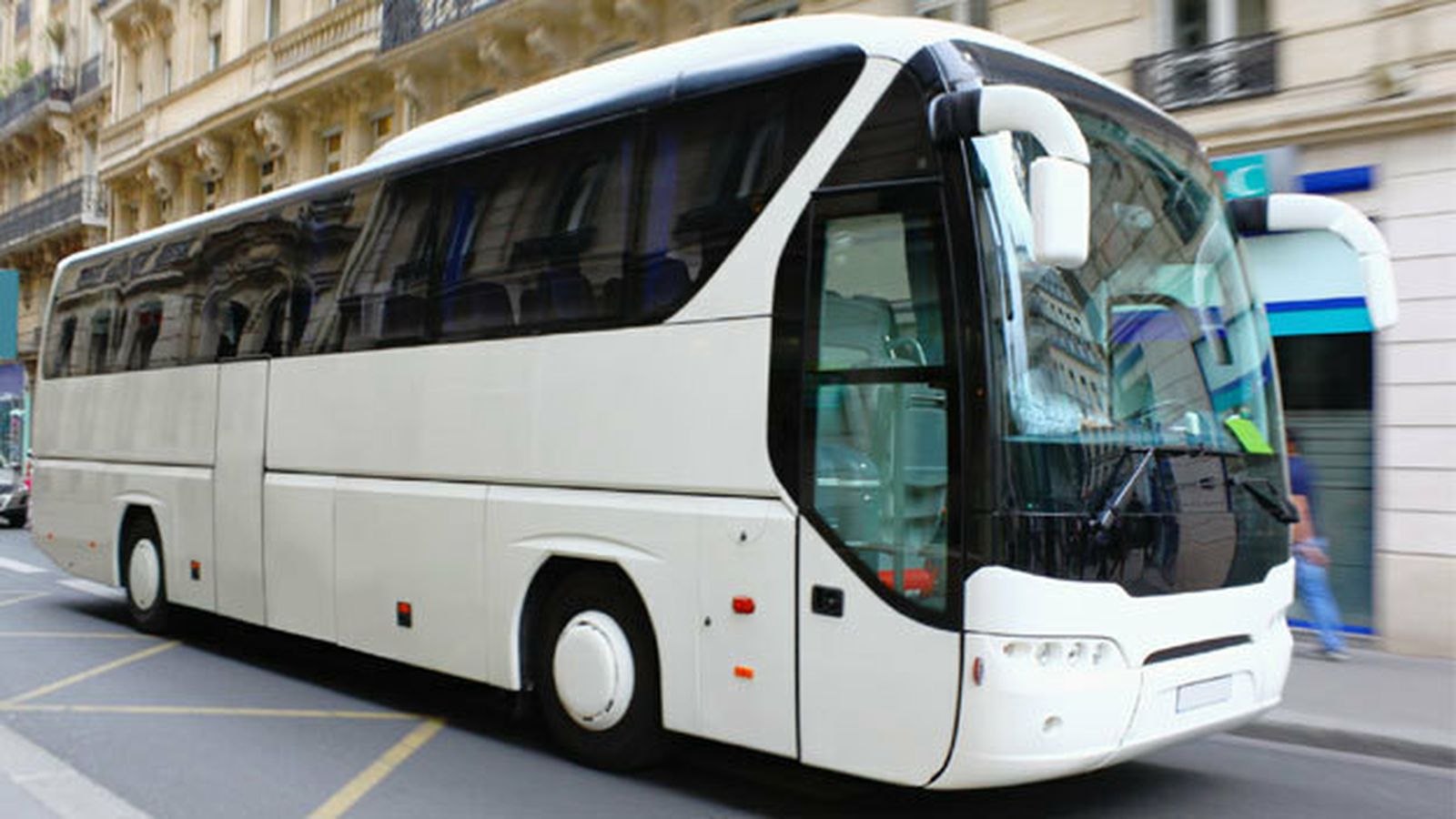 Un autobús en su recorrido por la ciudad.