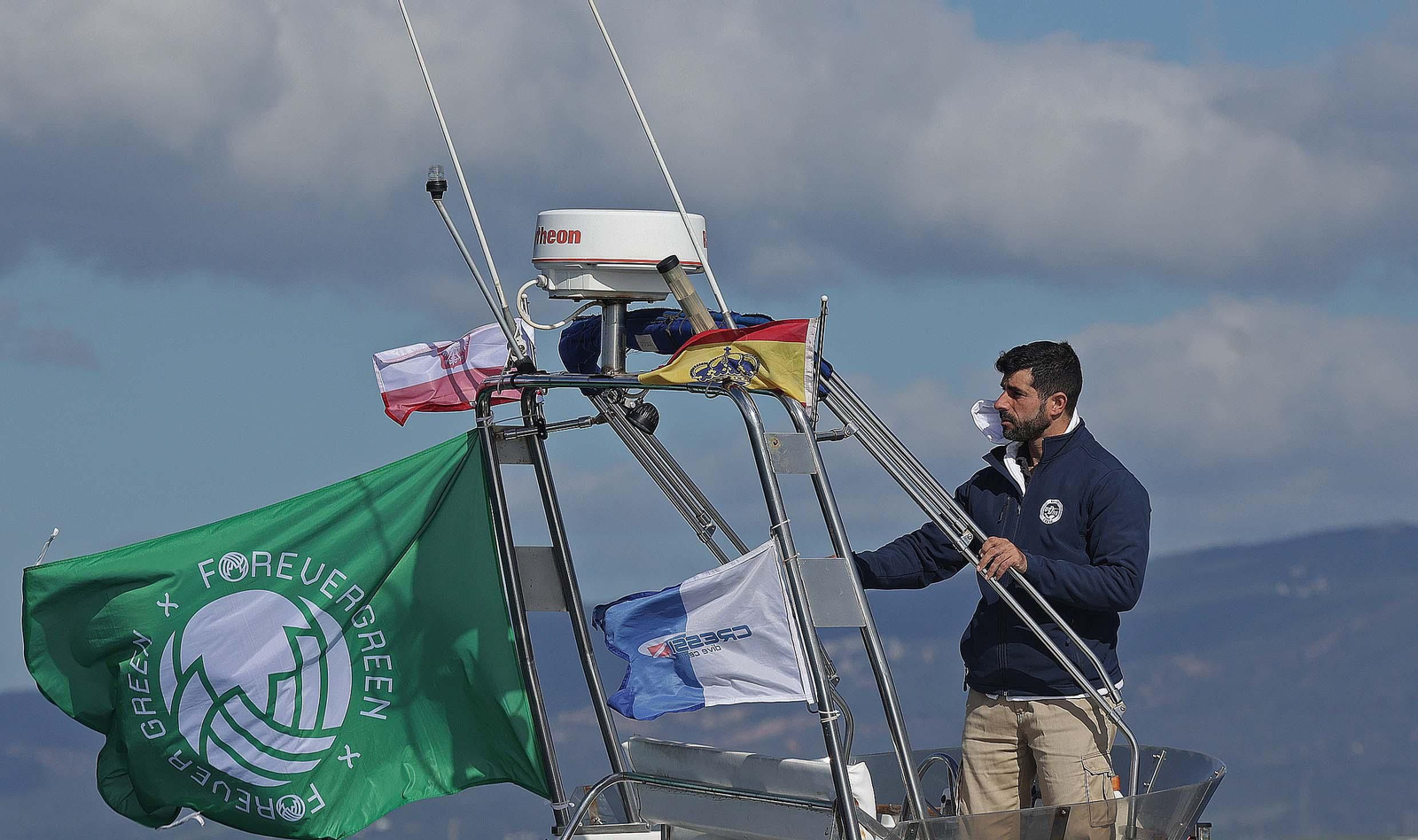 Fotos de la nueva camiseta ecológica del Real Betis fabricada con algas