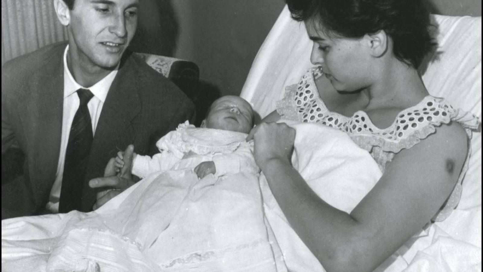 En el hospital con Dominguín y su hijo Miguel recién nacido.