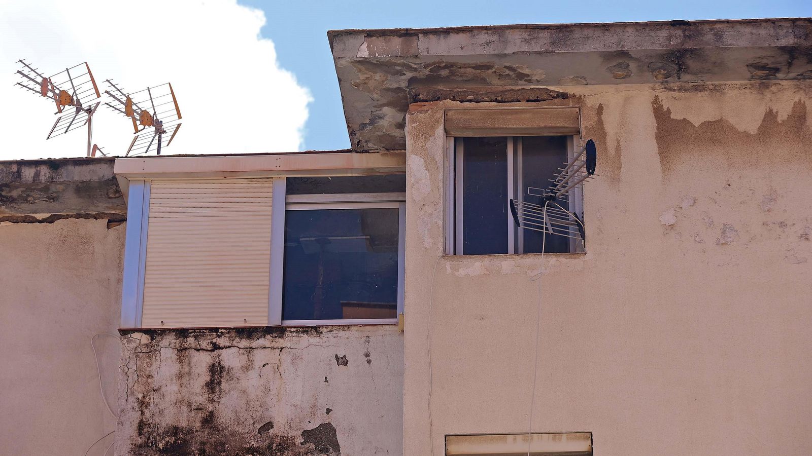 Estado del techo del bloque 5 de la calle Guadalquivir.