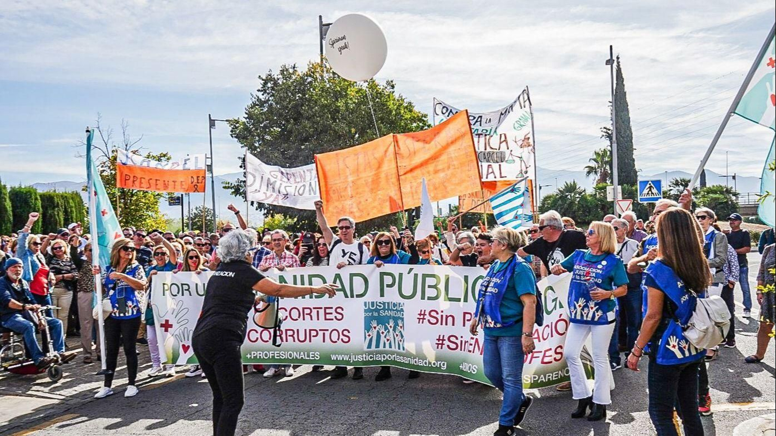 Manifestación por la sanidad pública en honor a Jesús Candel en Granada Manifestación por la sanidad pública en honor a Jesús Candel en Granada