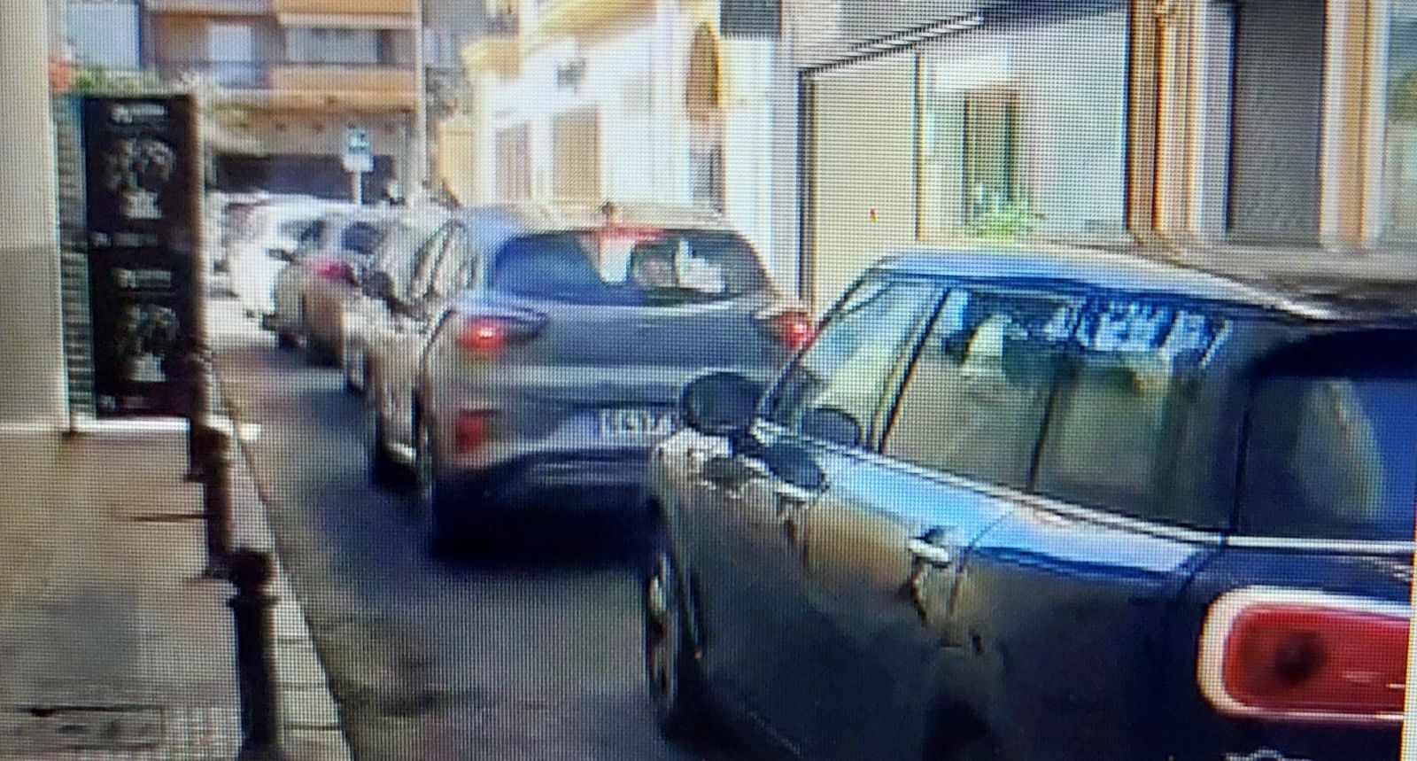 Las colas de coches para acceder al aparcamiento de la Concordia. En la imagen, calle Las Cortes