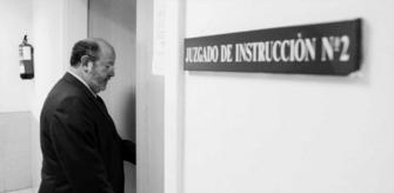 De Haro-Rossi, ayer, poco antes de entrar al Juzgado de Instrucción número 2 de Granada, donde prestó declaración.