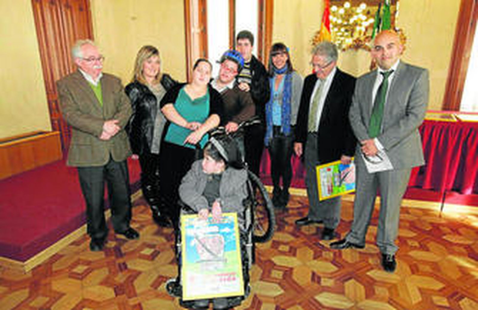 Manuel Lucas y Valentín Sola, con los ganadores del concurso.