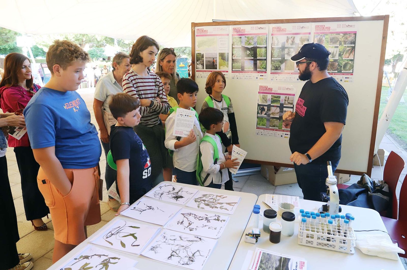 Imágenes de los talleres y actividades de La Noche Europea de los Investigadores