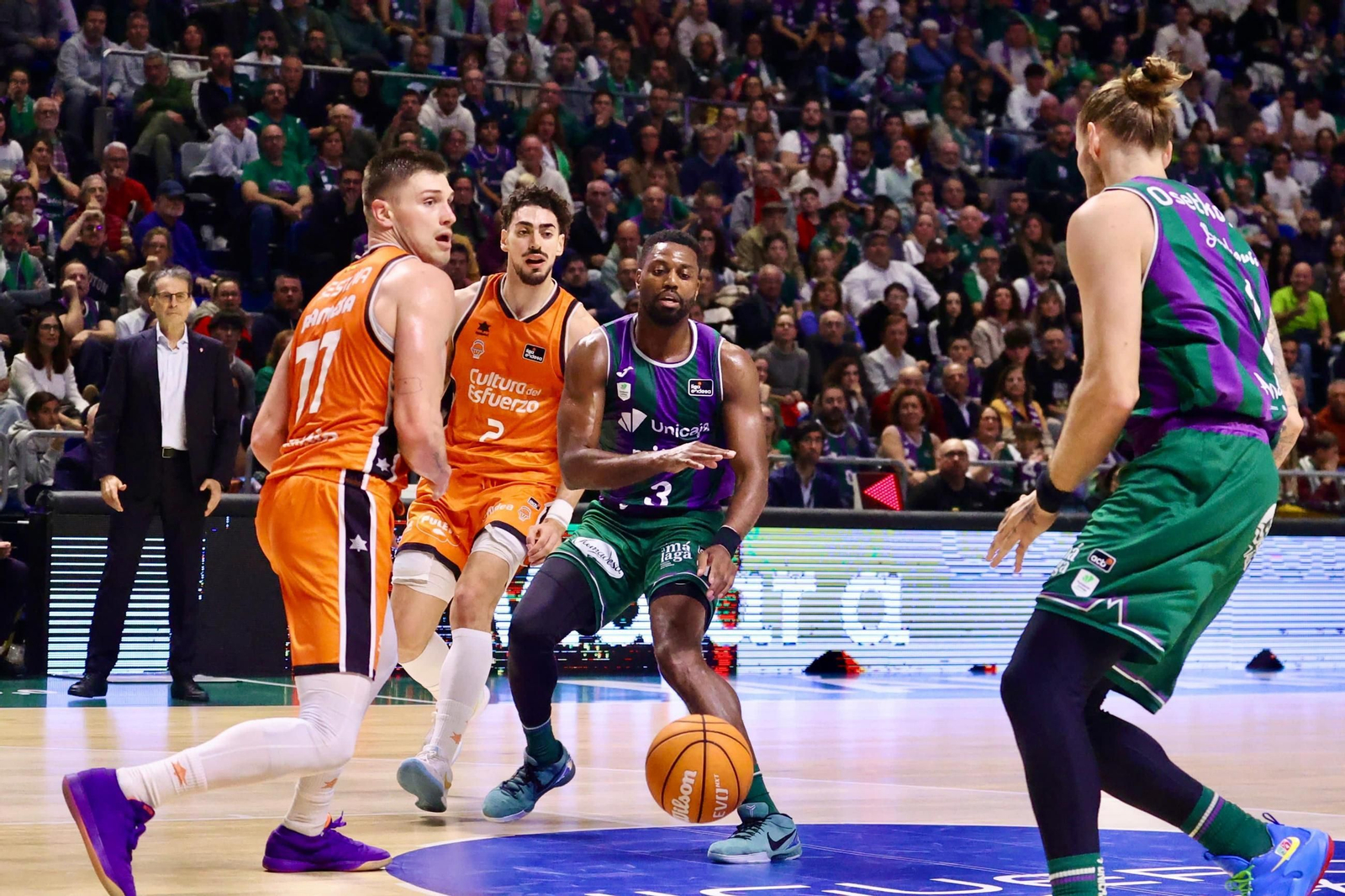 El Unicaja-Valencia Basket, en fotos