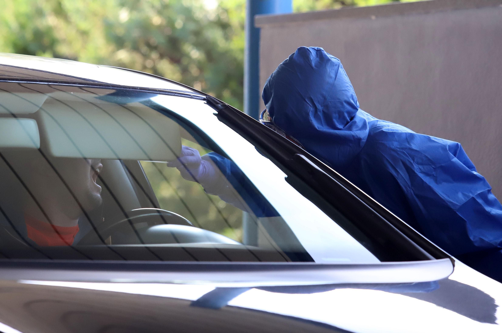 Imágenes de la realización de test de coronavirus en urgencias