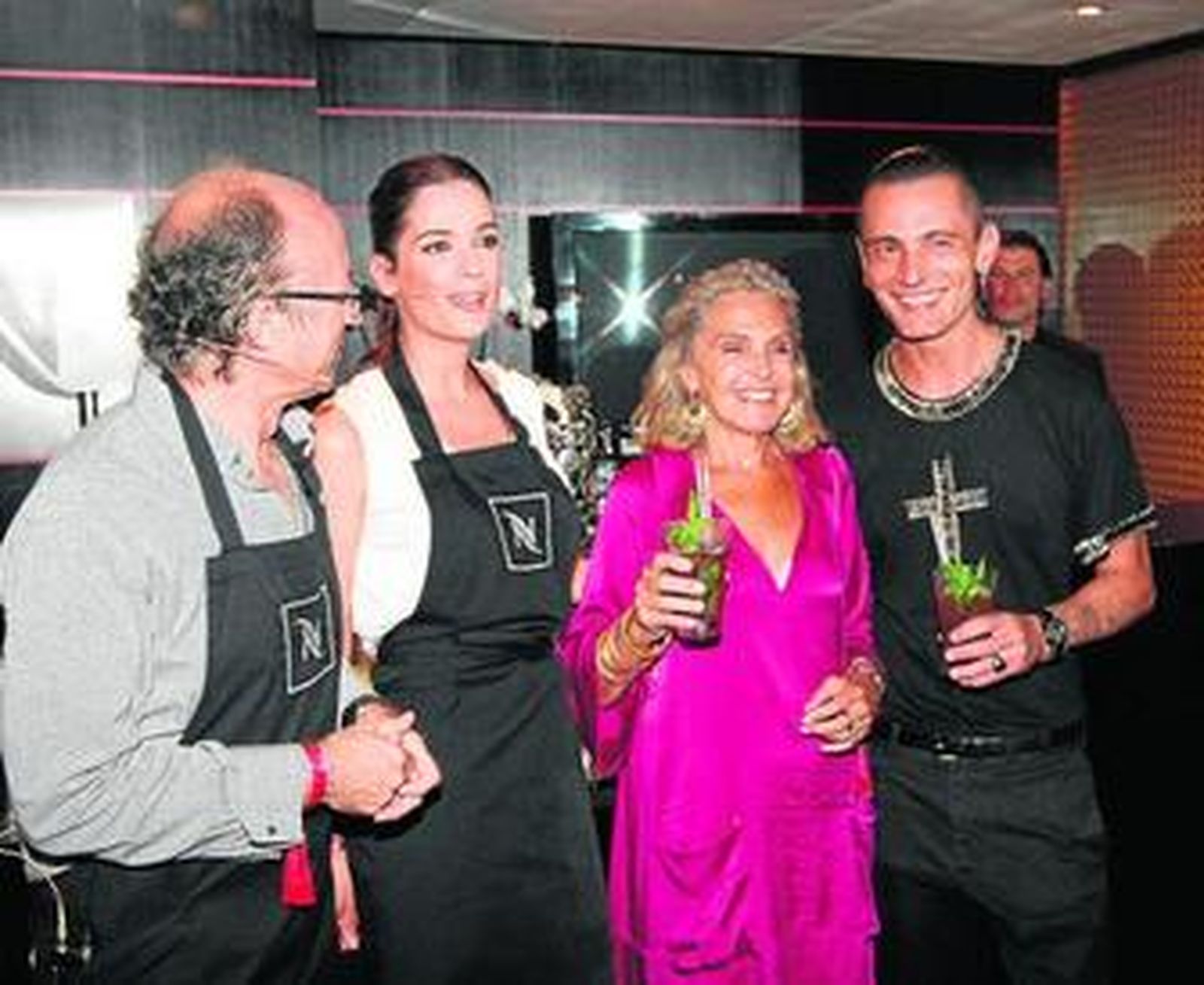 Mar Saura, Beatriz de Orleans y David Delfín fueron algunas de las caras conocidas en Sotogrande.