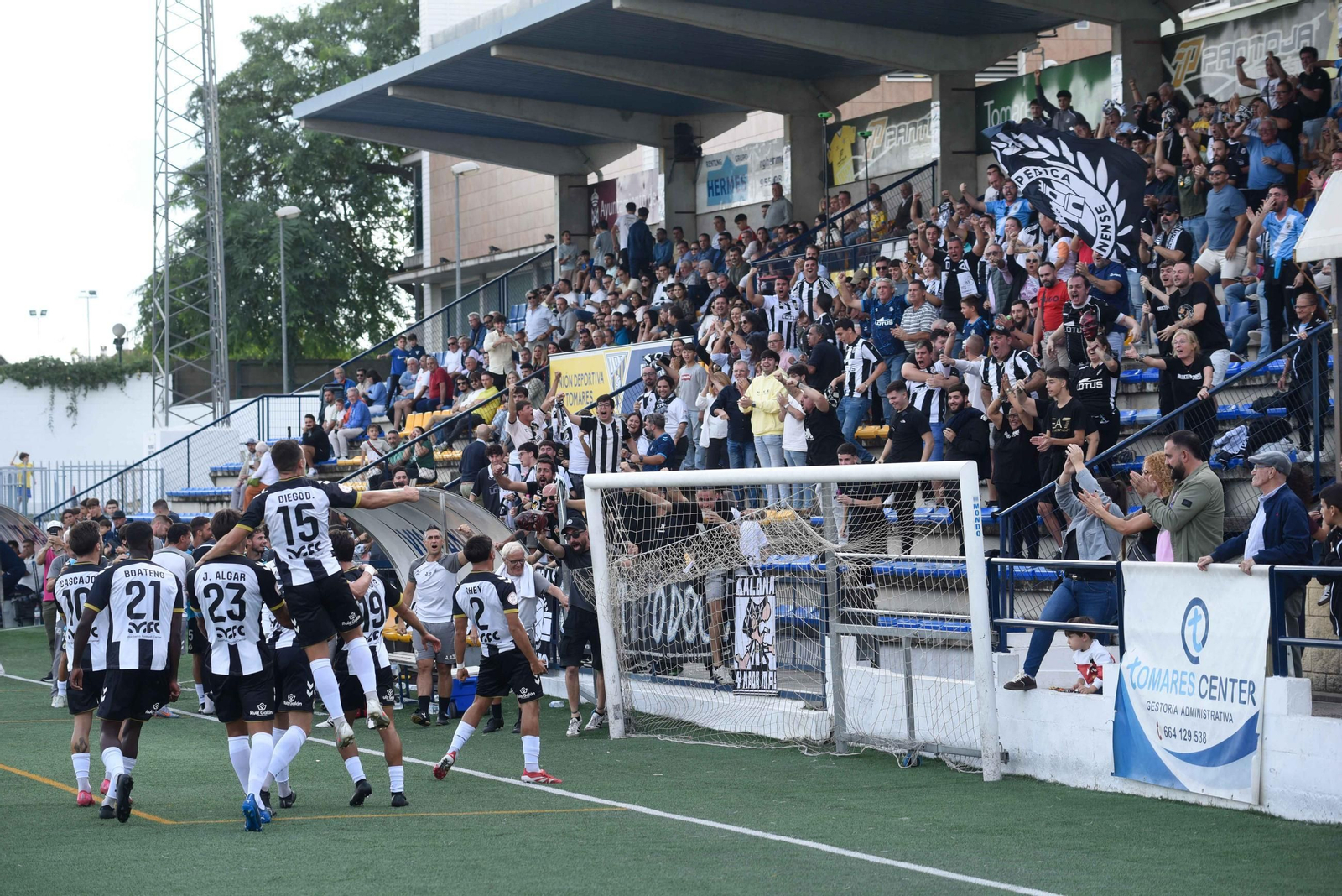Partido entre el Tomares y la Real Balompédica Linense