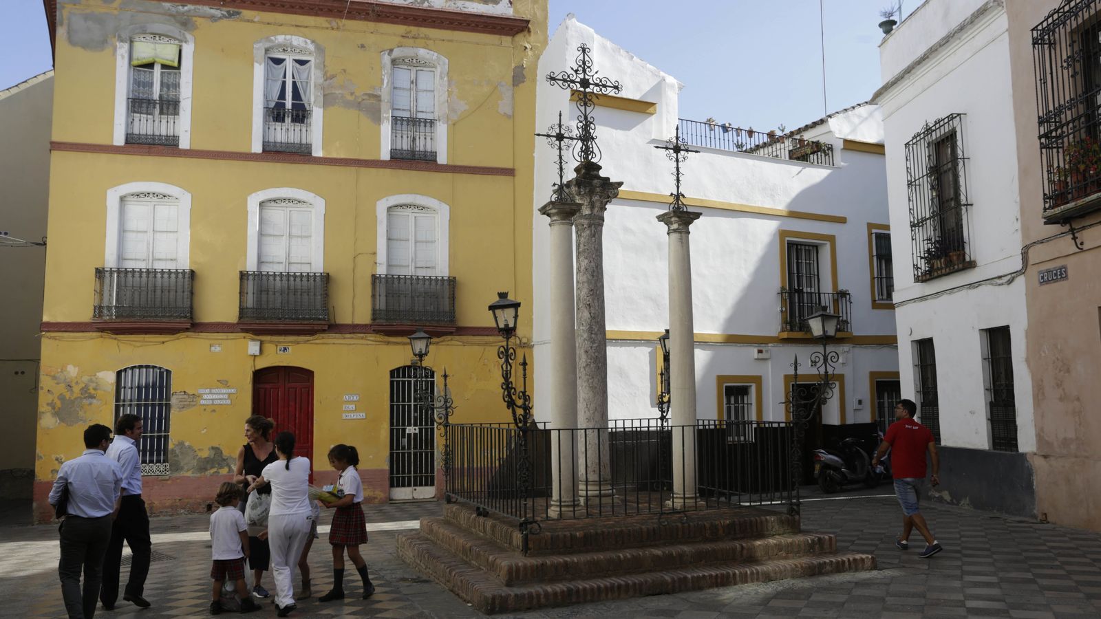 El monumento de las Tres Cruces en el barrio de Santa Cruz.