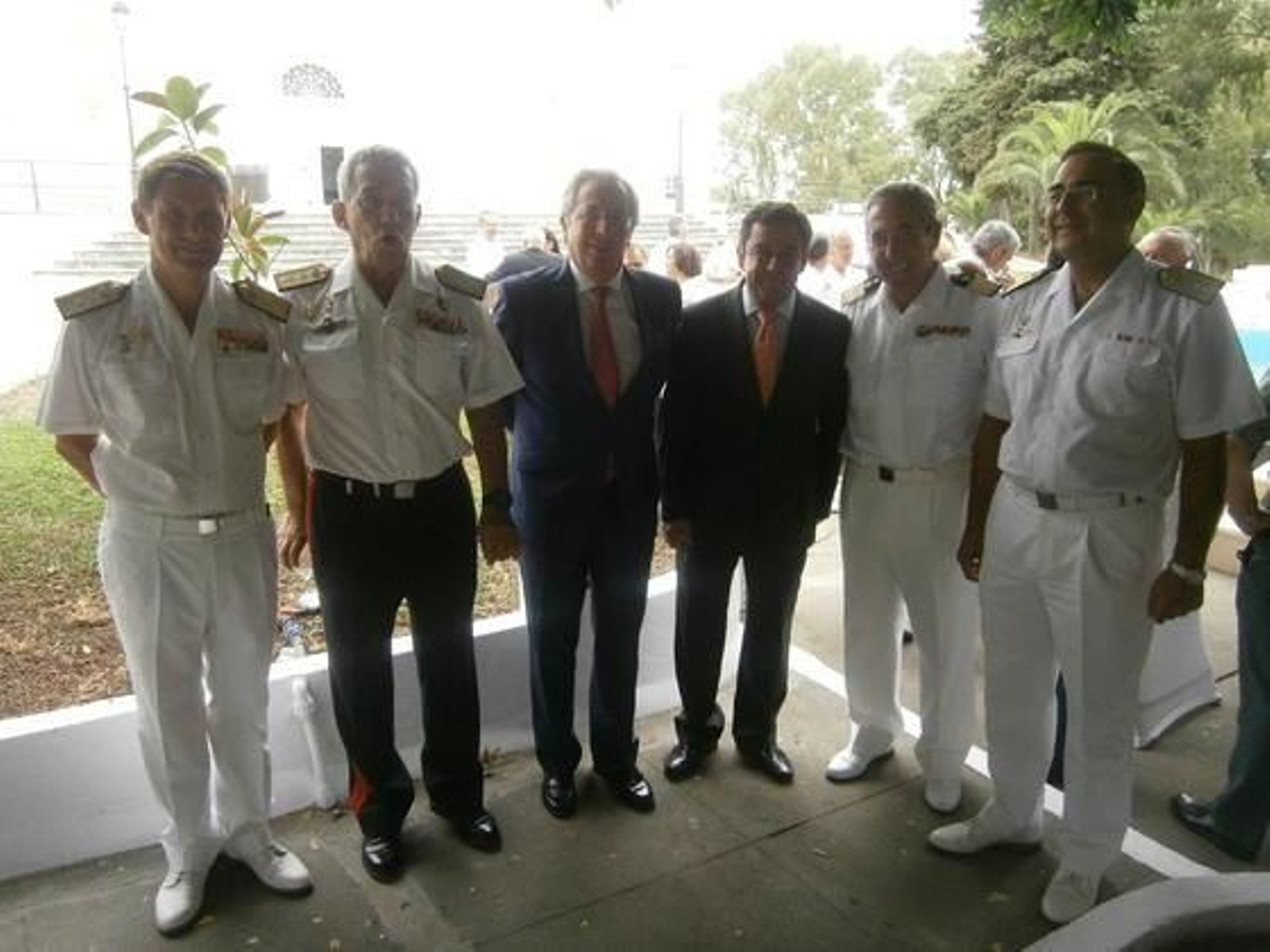 Cristóbal González-Aller, Javier Hertfelder, Javier de Torre, José Loaiza, Javier Delgado y Fernando Querol, tras el acto de relevo.

Foto: Ignacio Casas de Ciria