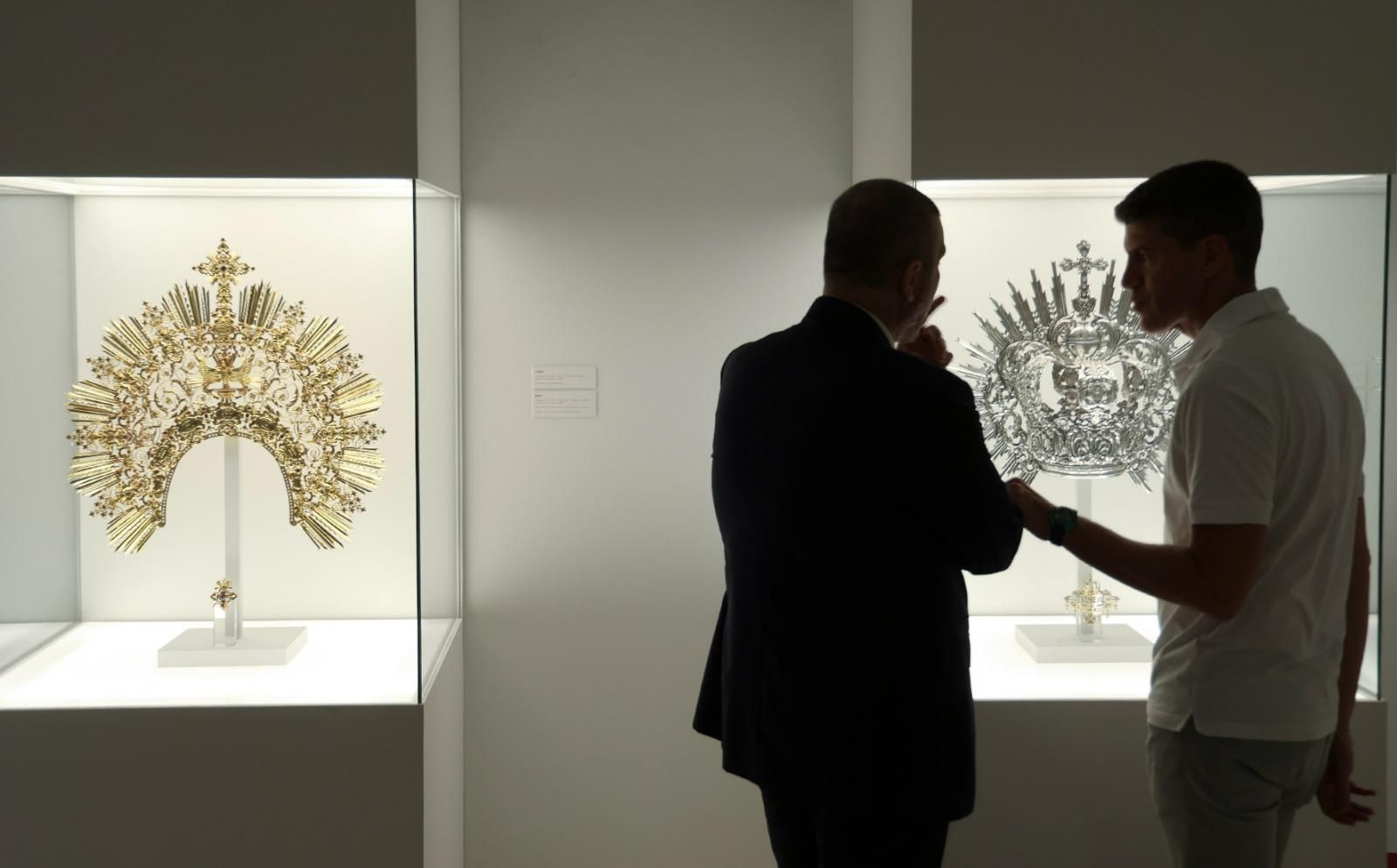 La exposición 'Vestida de Sol' del Cautivo en el Museo de Málaga, en imágenes