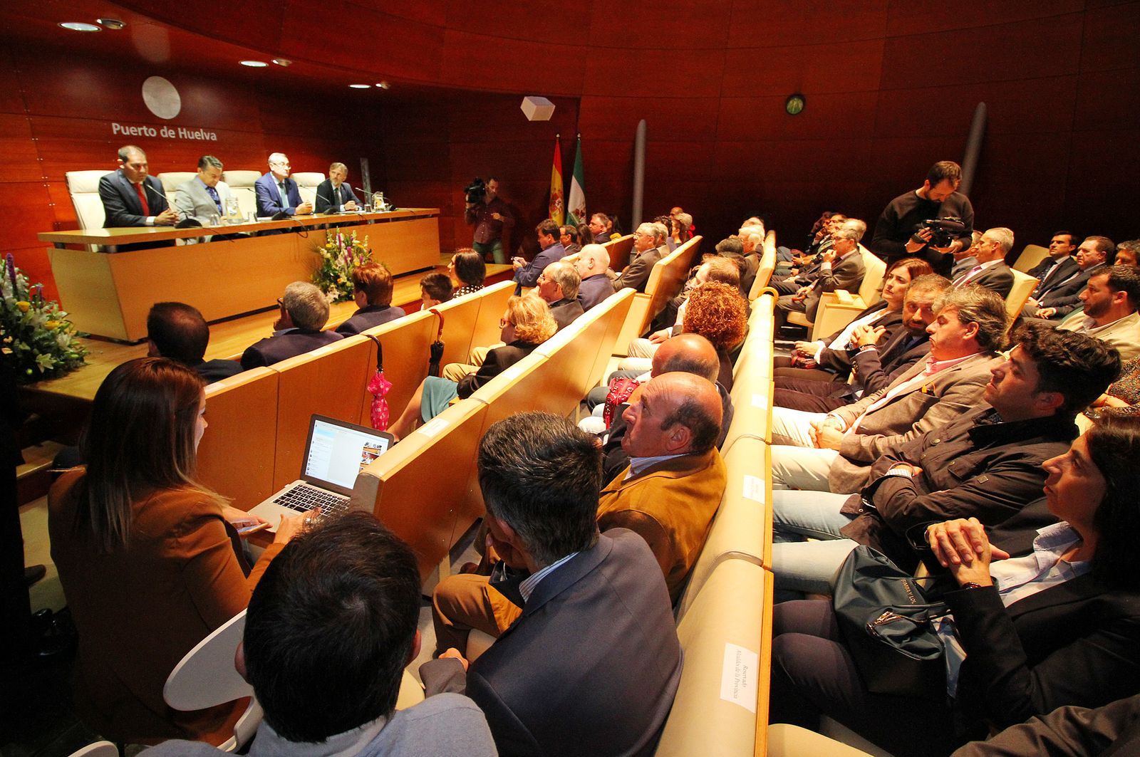 Imágenes de la toma de posesión del nuevo presidente del Puerto de Huelva, José Luis Ramos.