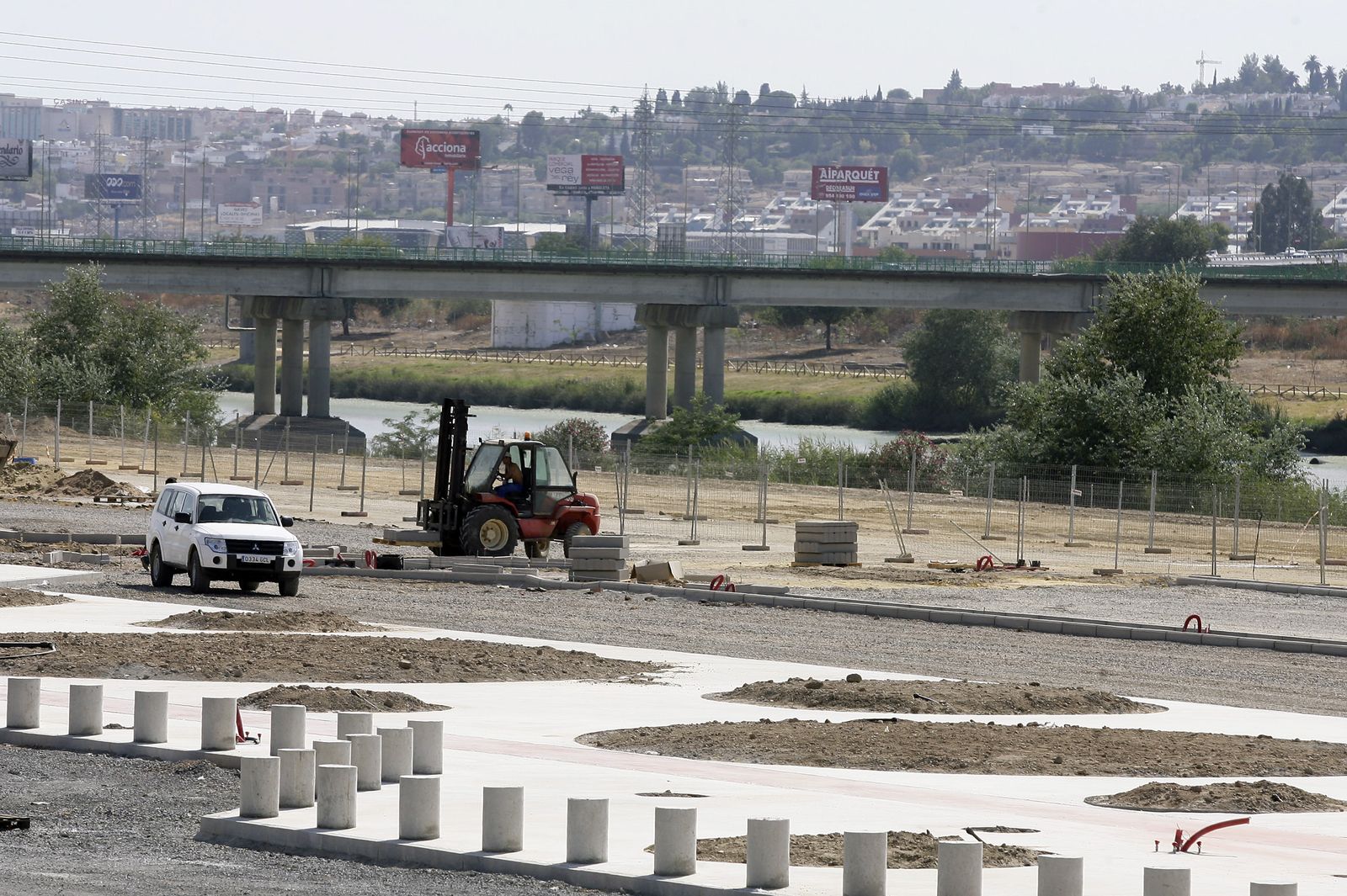 Vista de las obras para adecuar la bancada de la Expo en el fallido ‘botellódromo’, una imagen de 2009.