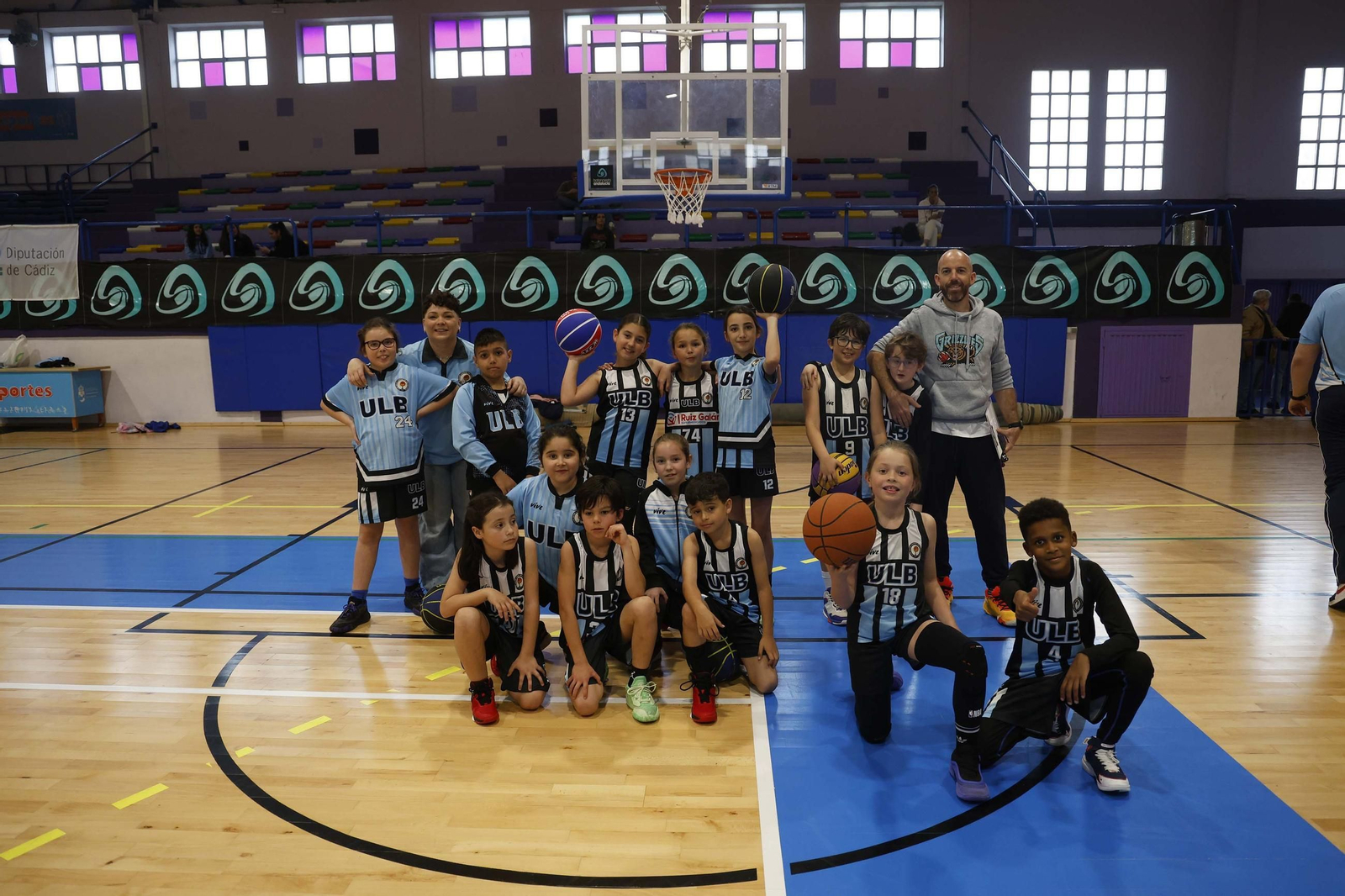Las fotos de la primera jornada del XIV torneo de baloncesto Semana Santa Ciudad de La Línea