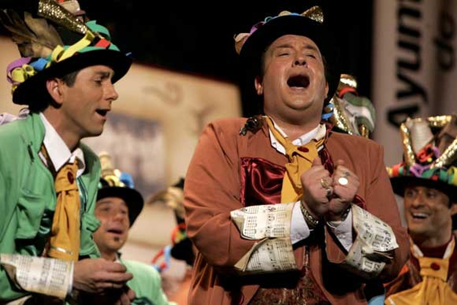 Imágenes de la actuación de la comparsa 'Medio siglo'

Foto: Jesus Marin/Lourdes de Vicente