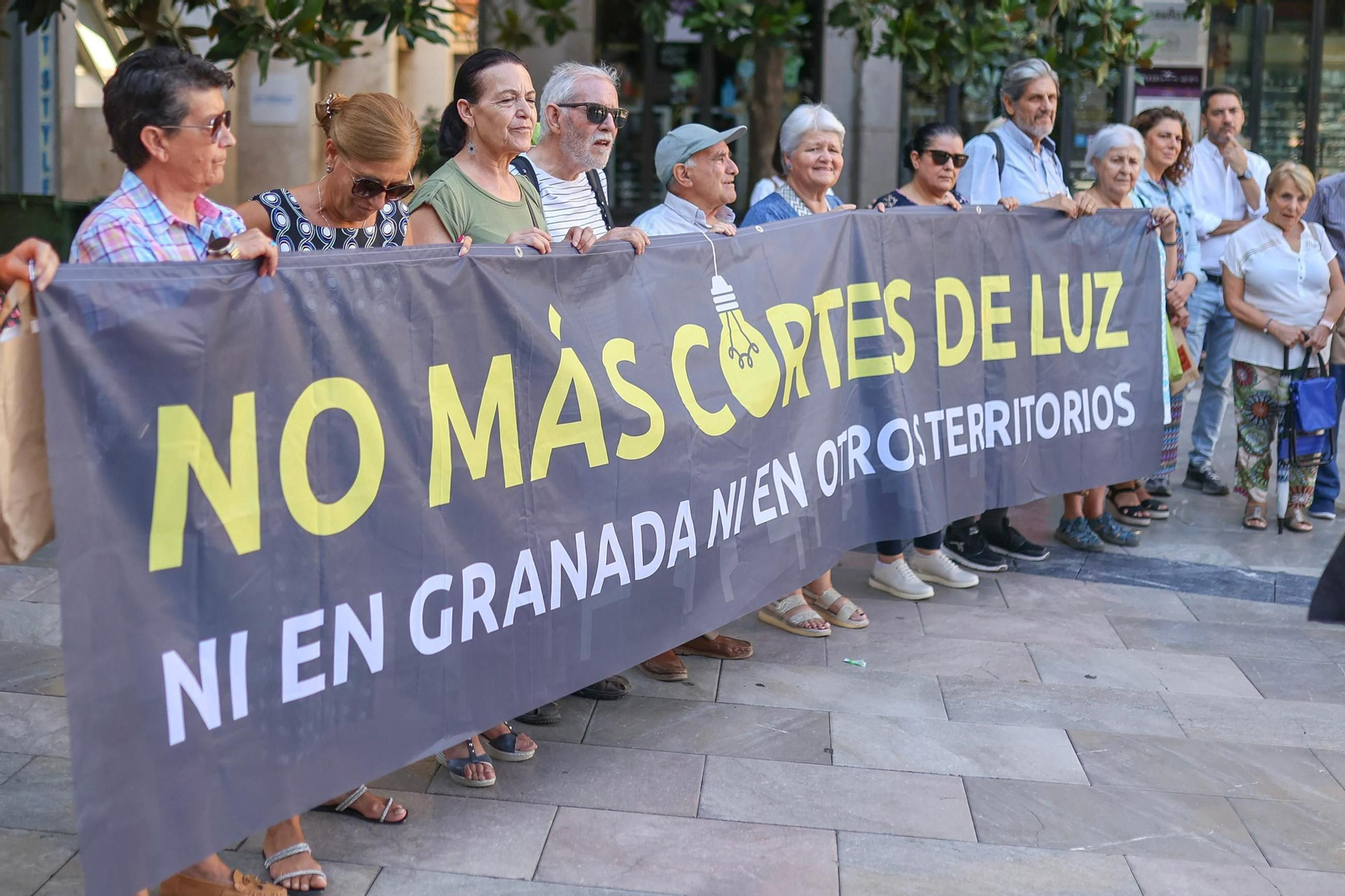 Varios vecinos de la Zona Norta celebraron una asamblea abierta en la Plaza del Carmen.