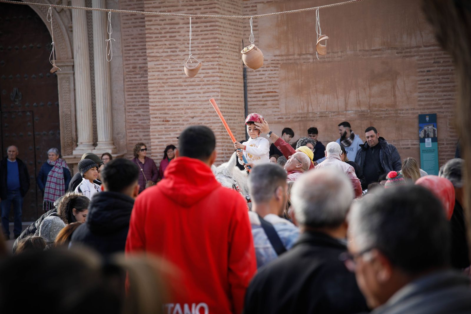 Las mejores imágenes del cierre de fiestas en Fiñana con "Las Ollas"