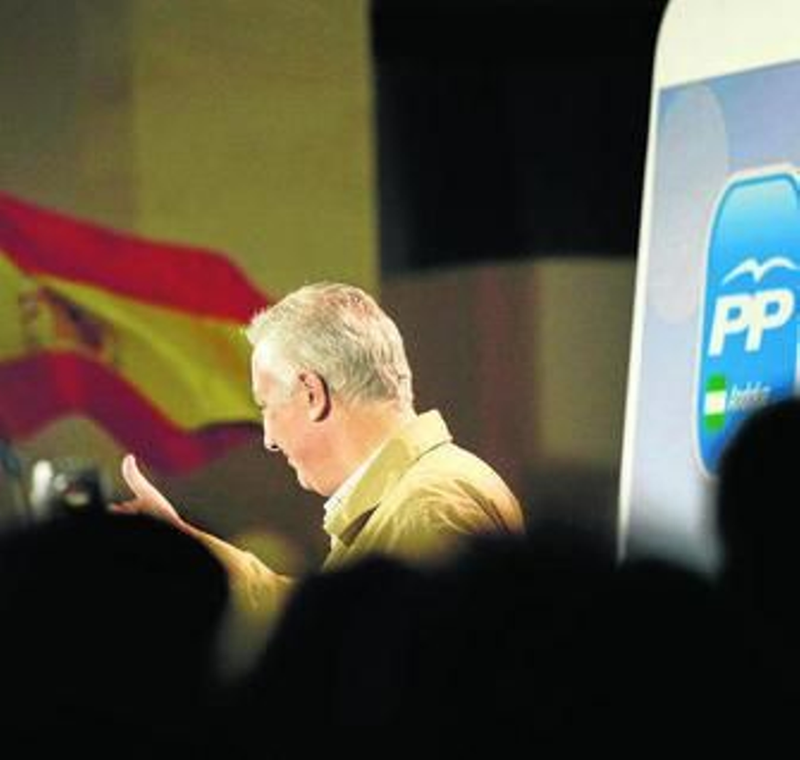 Javier Arenas, anoche, en un mitin en El Puerto.