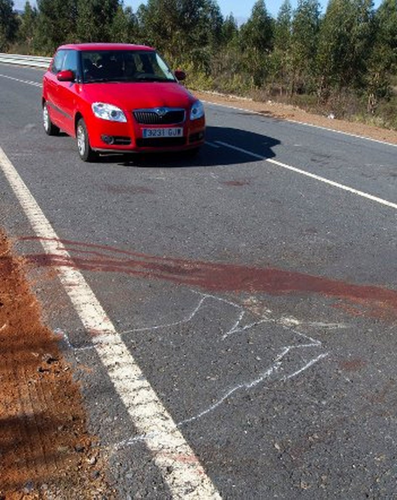 Mueren tres jóvenes y dos resultan heridos en un accidente de tráfico en Paymogo