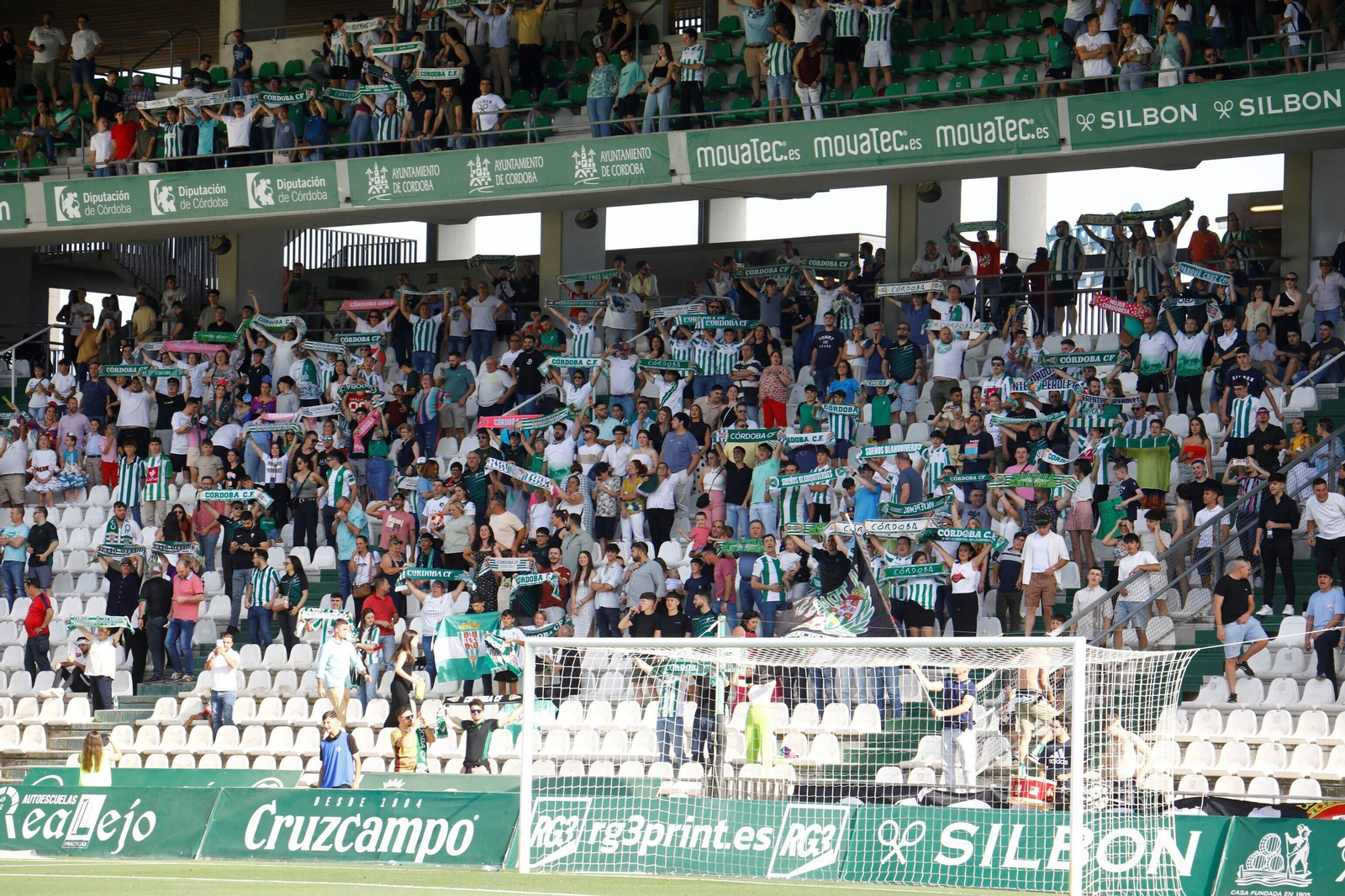 Las mejores fotos del ambiente en El Arcángel para el Córdoba CF - Algeciras