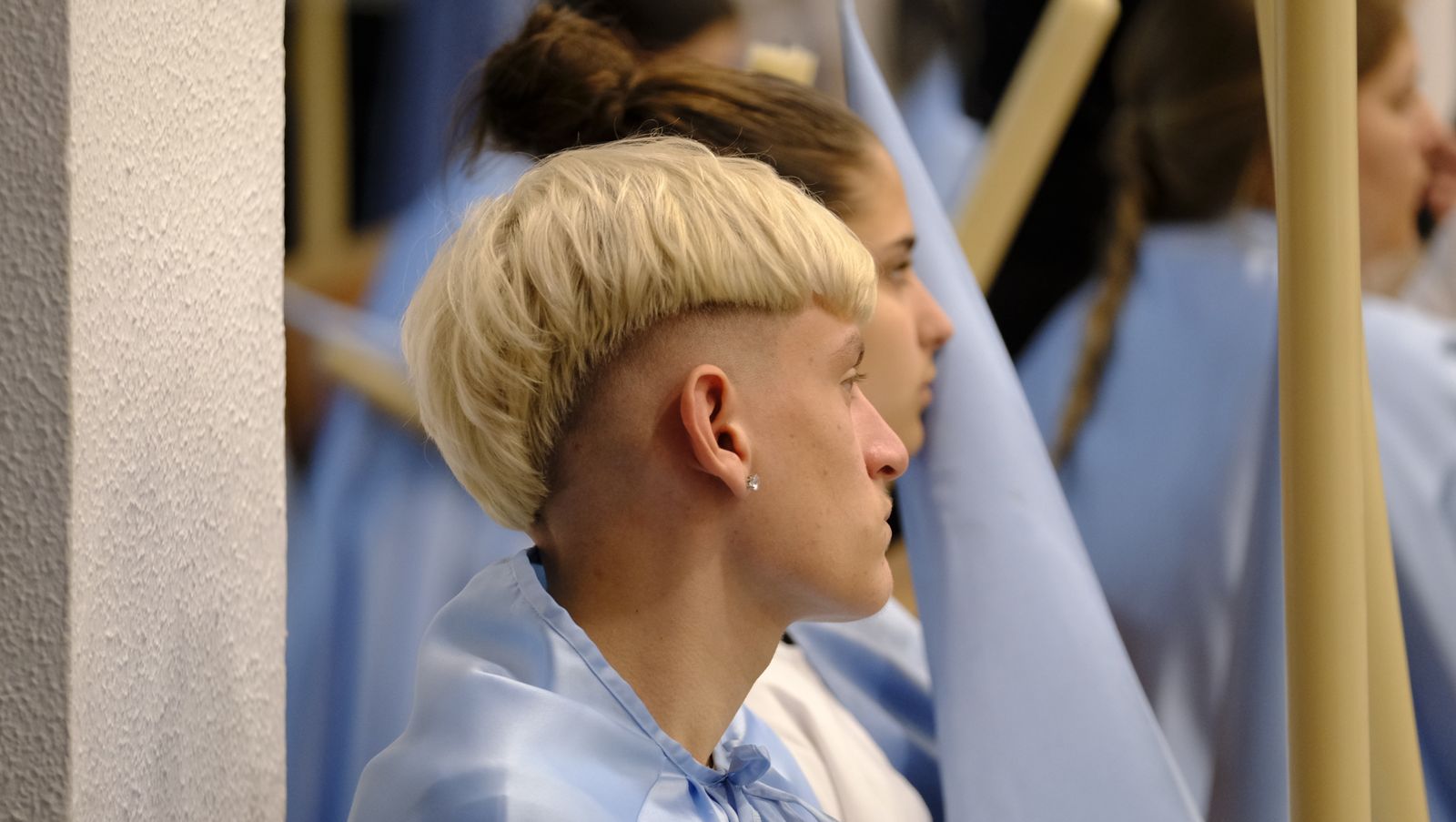 La Procesión de Los Ángeles de sobrepuso a la lluvia, en imágenes