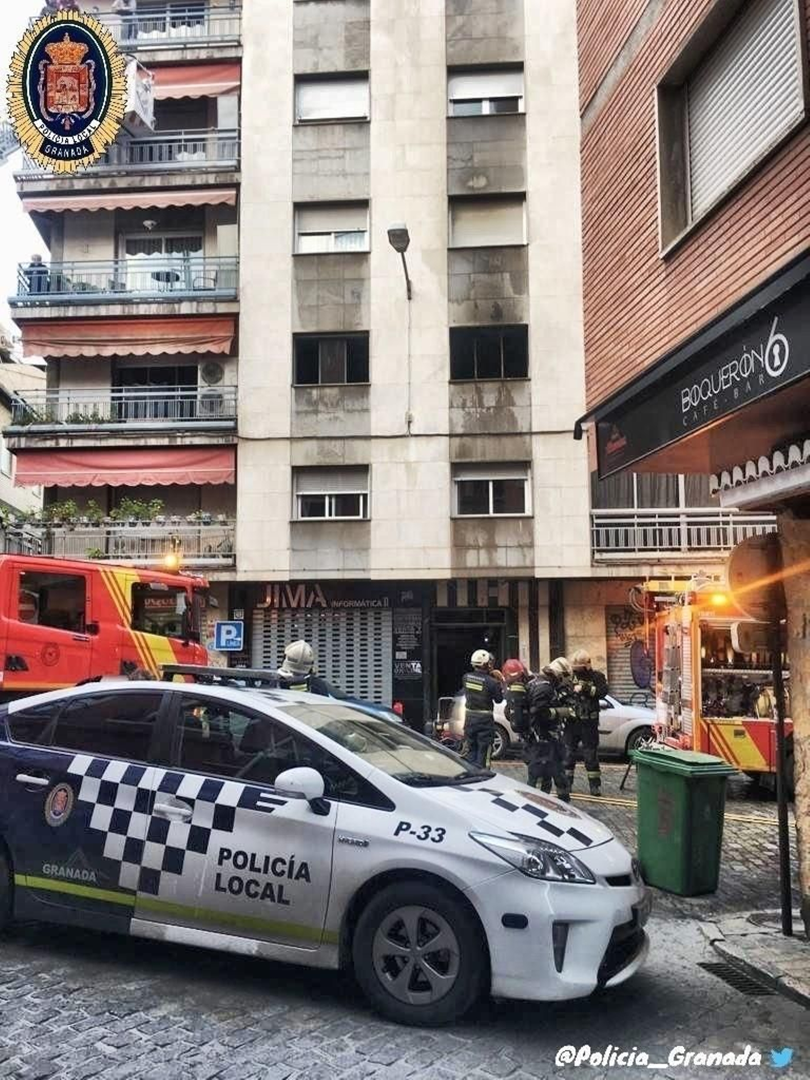 Dispositivo para la extinción del incendio en un bloque de la Plaza del Boquerón.