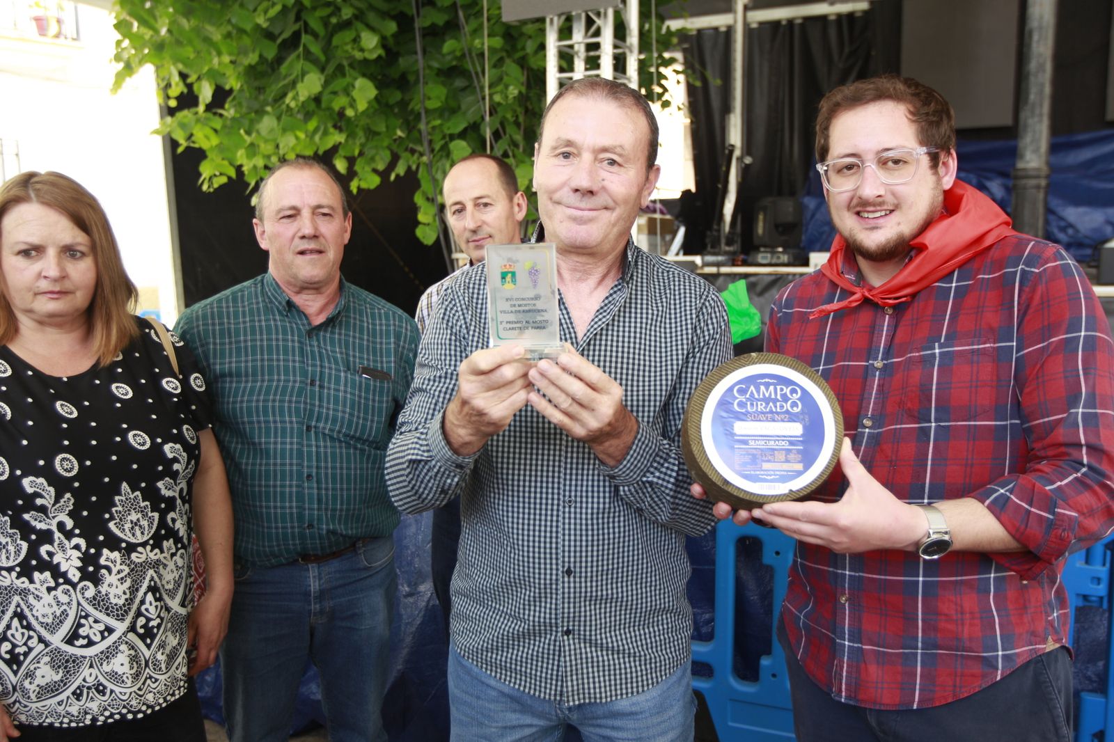 Imágenes de las Fiestas de Abrucena: concurso de mostos, encierro infantil y migas populares