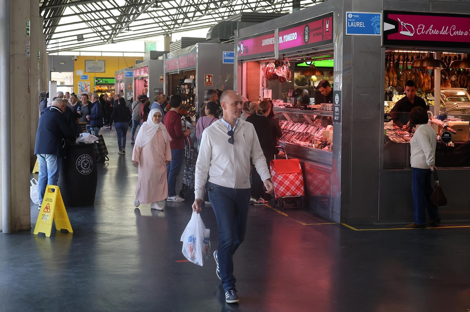 Imágenes del ambiente en la mañana del sábado en Huelva
