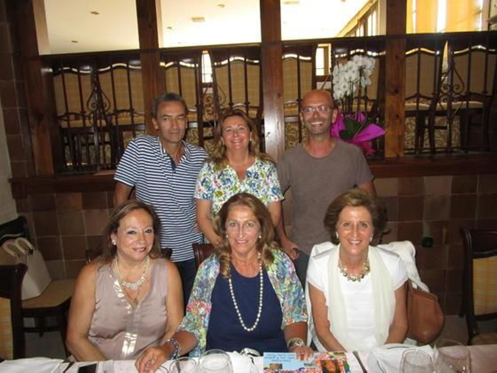 Loli Sierra, Lole Colombo, Teresa Ramírez de Arrellano, Jerónimo Prieto, Paqui Rodríguez y Julio Dávila.

Foto: Ignacio Casas de Ciria