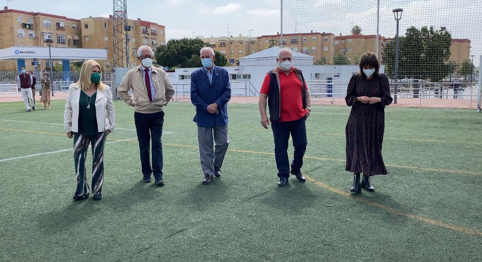 Mamen Sánchez y Laura Álvarez visitando las instalaciones deportivas de La Granja.