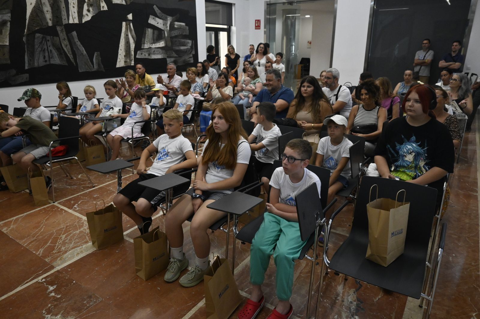 Menores ucranianos pasarán el verano en familias de acogida, en imágenes