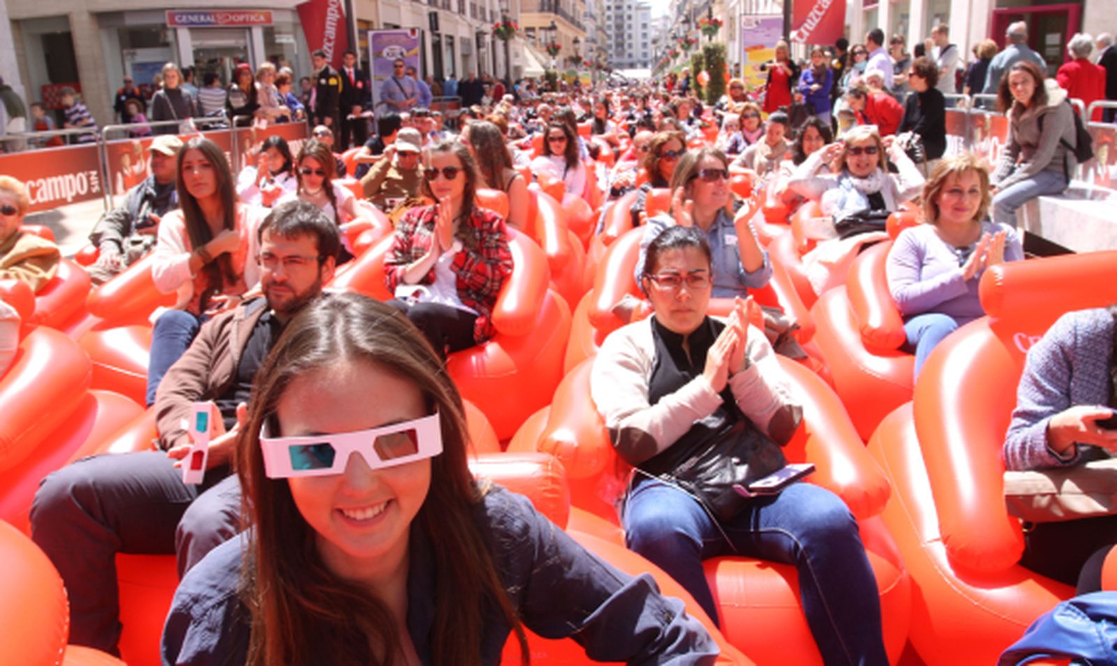 El cine se instala en calle Larios para dar la bienvenida a una nueva edición del Festival de Málaga
