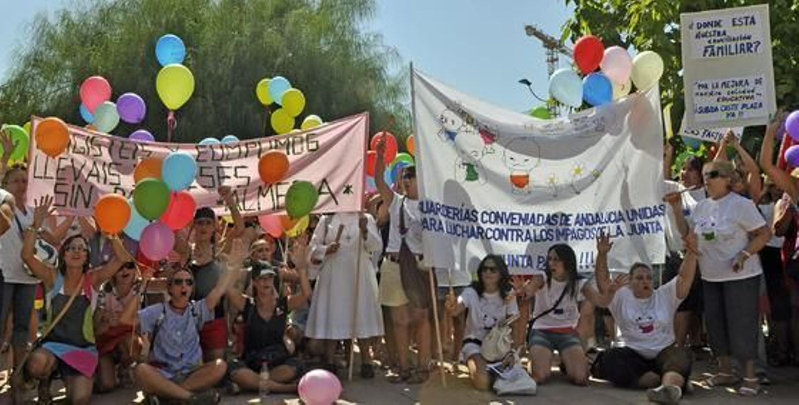 Manifestación frente a la Consejería de Educación de las guarderías que no reciben la financiación prevista.

Foto: Manuel Gómez