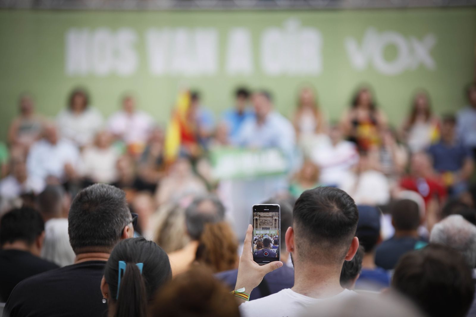 Imágenes de campaña para las elecciones europeas de VOX