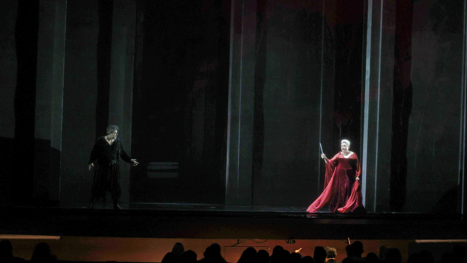 Imágenes de la ópera Macbeth en el Teatro Villamarta de Jerez